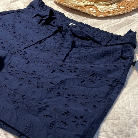 NWT Crown & Ivy Navy Eyelet Belted Shorts 16 - Picture 2 of 10
